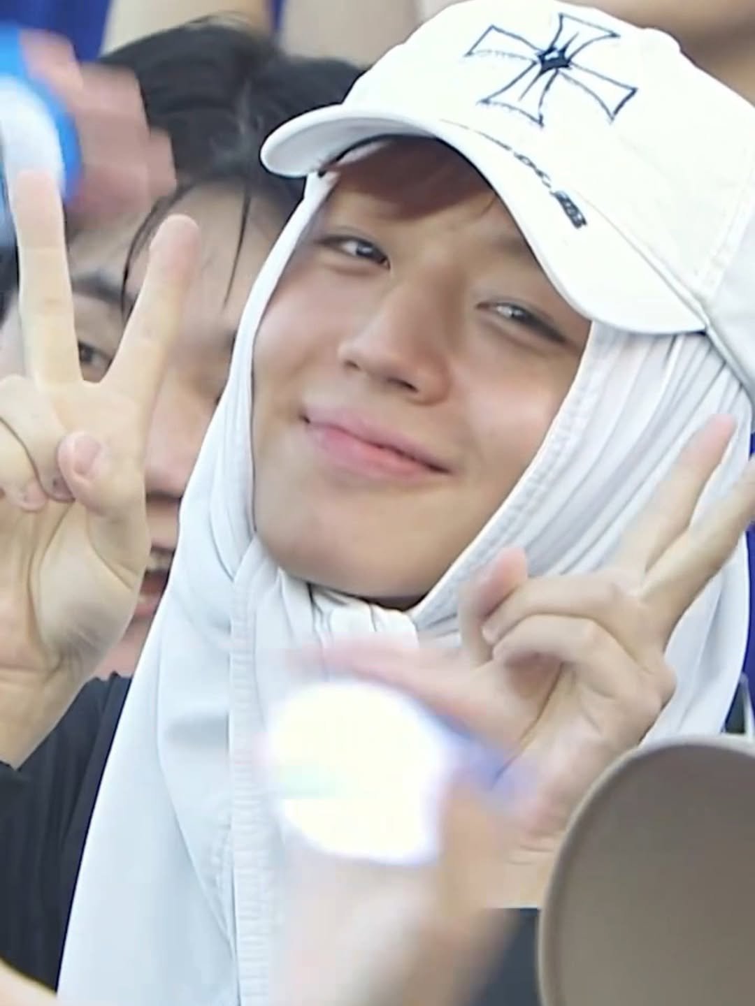 jihoon_park2905_ 게시물 이미지: his bareface is another...
