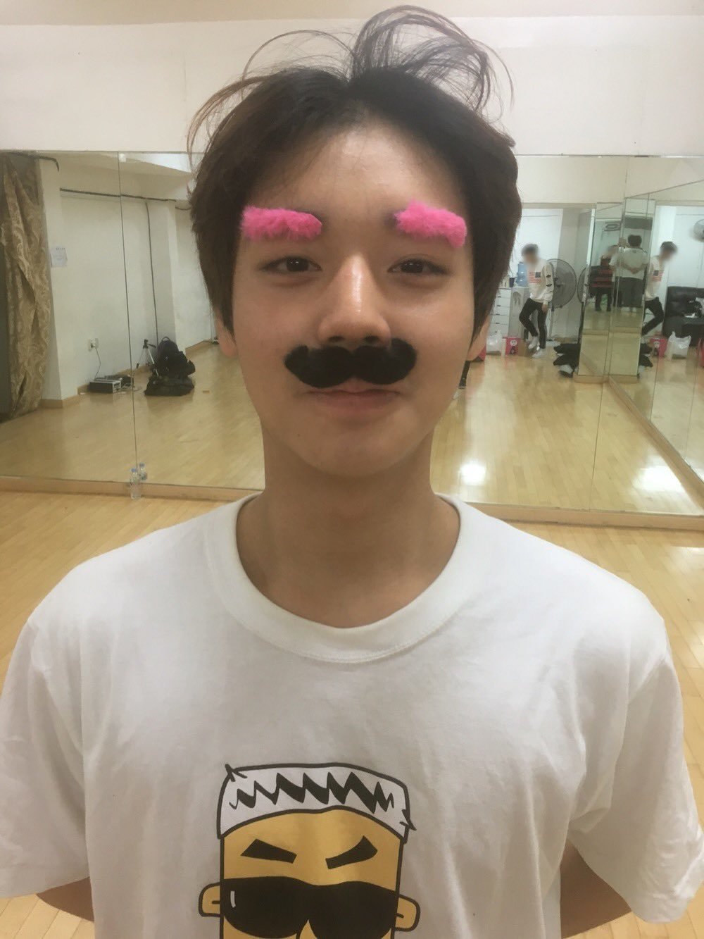 Photo by pjhoonie🐰 on March 25, 2026. May be an image of one or more people, bangs and text.