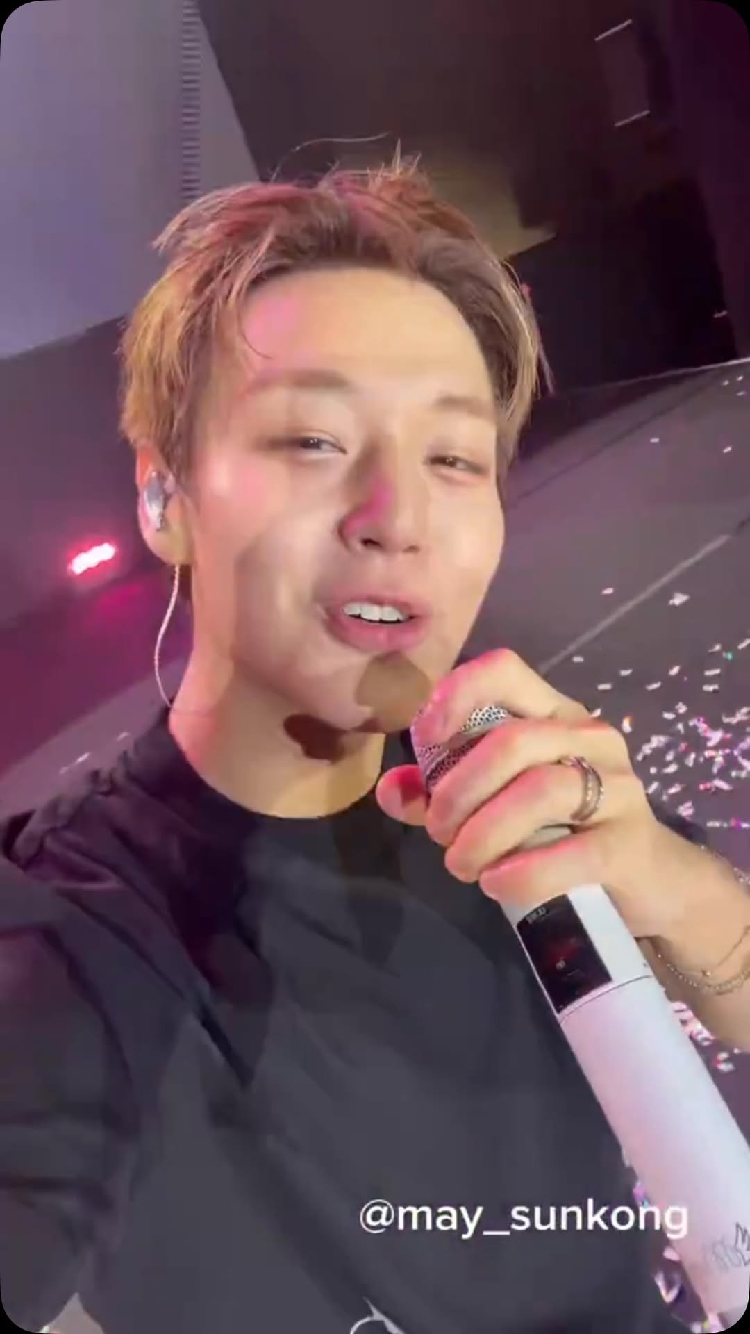 jihoon_park2905_ 게시물 이미지: GUYS! INI MAY YG BERUNTUNG BGT PONSELNYA...