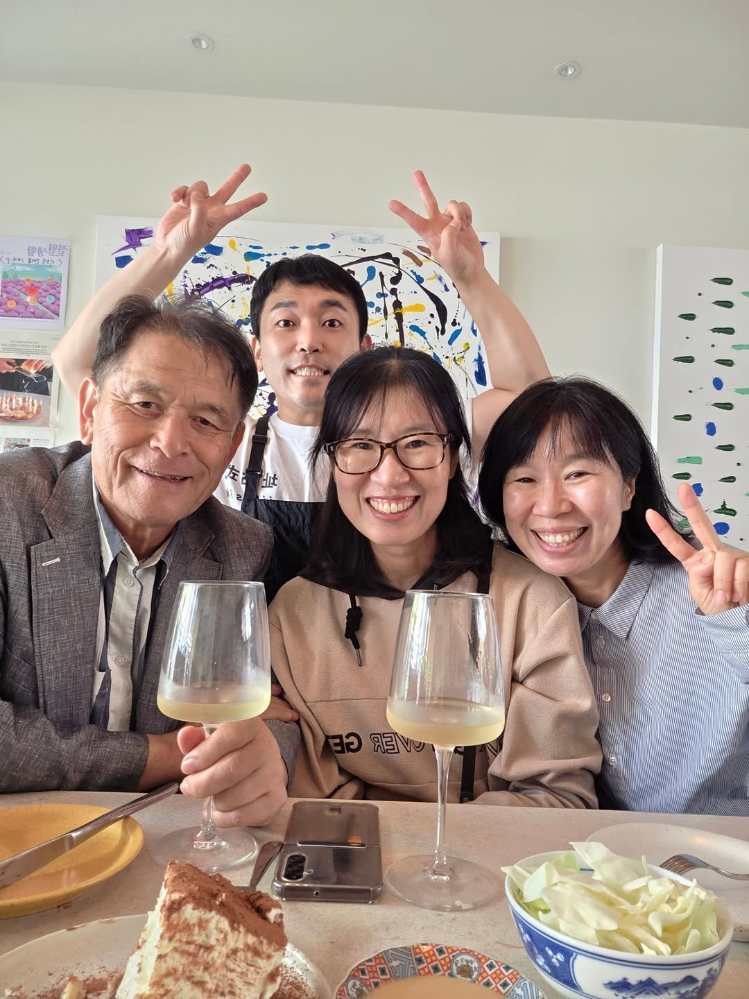 Photo by 지호식 | 개포동 맛집 양재천 맛집 on October 18, 2025. May be an image of one or more people.