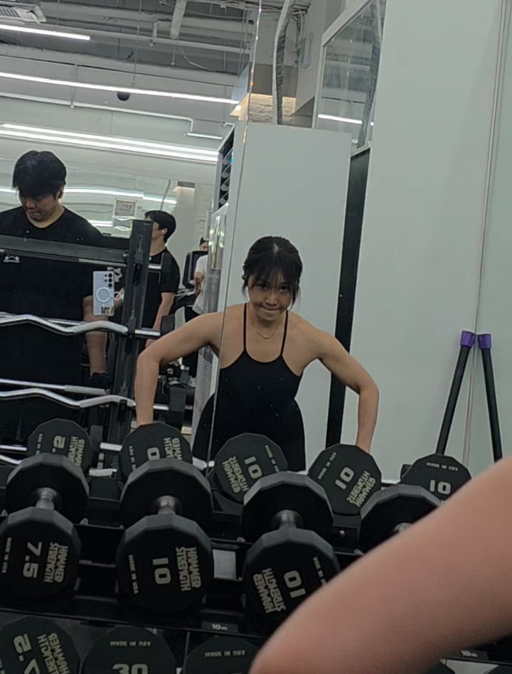 jihye_glowlife 게시물 이미지: 무게 들 때 내 습관 입술 깨물기ㅎㅎ
웨이트 하러 헬스장 가고 싶은데...
어제...