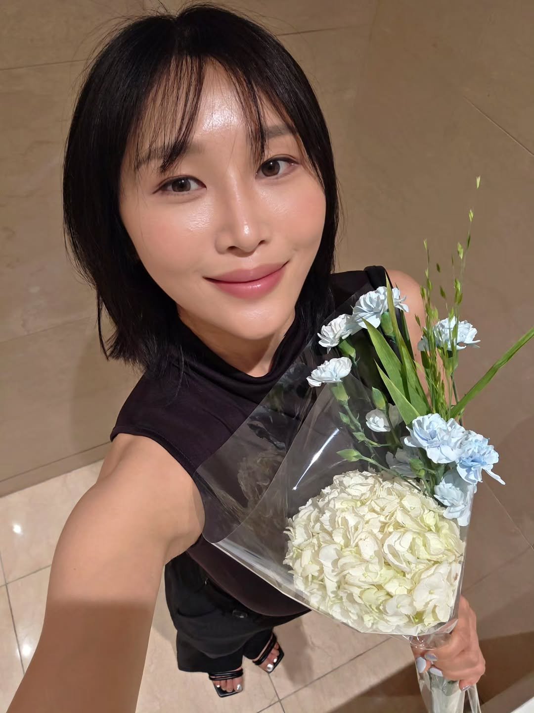 jihye_glowlife 게시물 이미지: 지난 주 토요일 예전 회원님 결혼식 다녀왔어요~
쪼리신고 하이힐을 챙겨갈까...