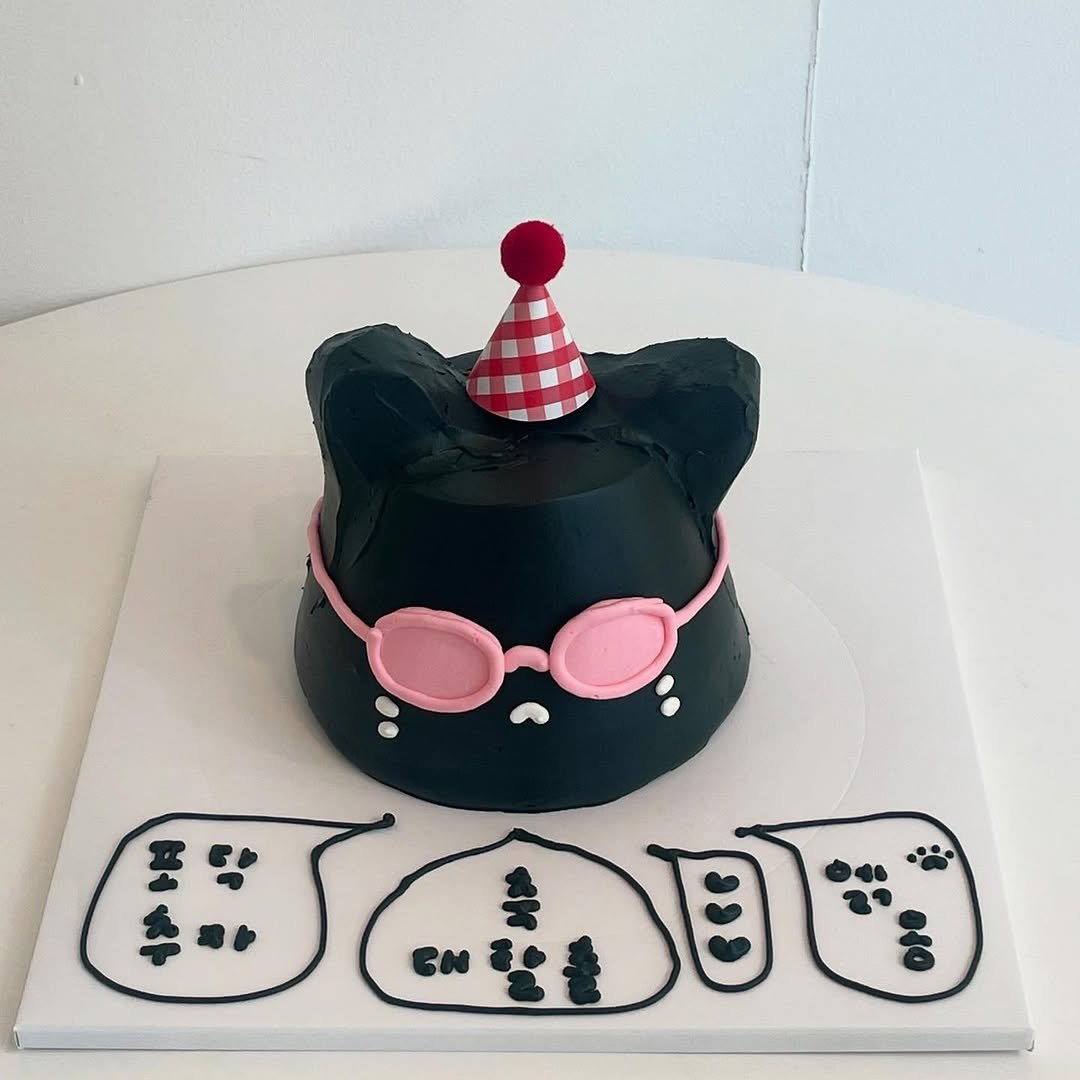 jihyescakeshop 게시물 이미지: 🖤🖤🖤

#고양이케이크#애옹이

۪ ꒰ㅣ̆̈꒱ ♡
① 카카오톡채널...