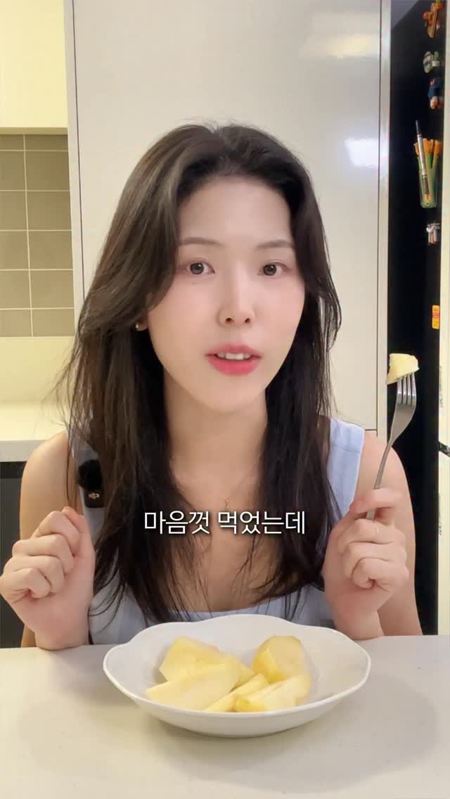 jinadoit 게시물 이미지: 제가 2주 동안 마음껏 먹었는데
오히려 1kg가 줄었더라고요.

🤔
오잉 왜...