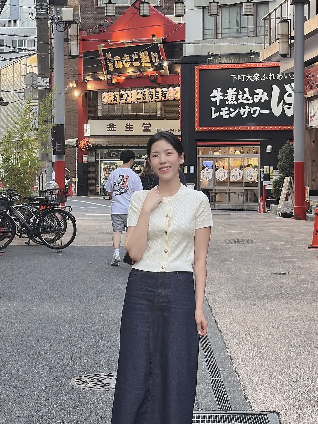 Photo by 지나두잇ㅣ다이어트 • 체형개선 on October 01, 2025. May be an image of 2 people, street, Fushimi Inari Taisha and text.