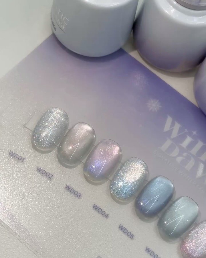 jinbok_nail 게시물 이미지: 미스밀로 •윈터던•
다채로운 글리터와 마그넷 구성으로 
오묘하고 영롱함 뿜뿜...