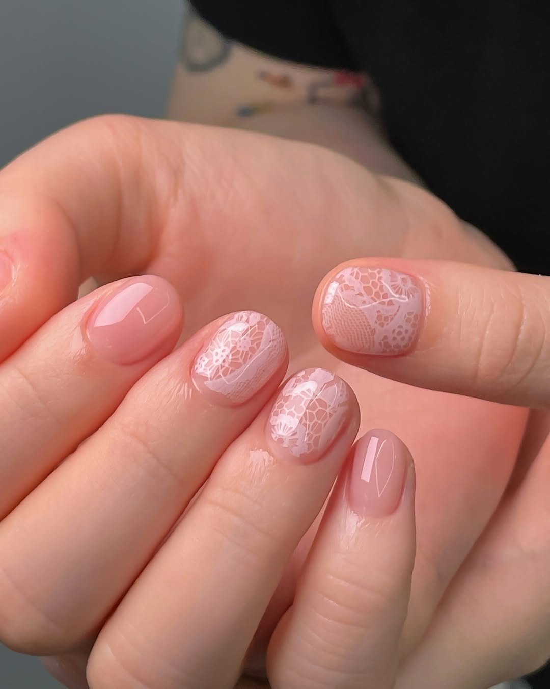 Photo by 진복네일 l 광명네일 • 광명사거리네일 in 광명사거리역 with @bonoir_official. May be an image of one or more people, fingernails and text.