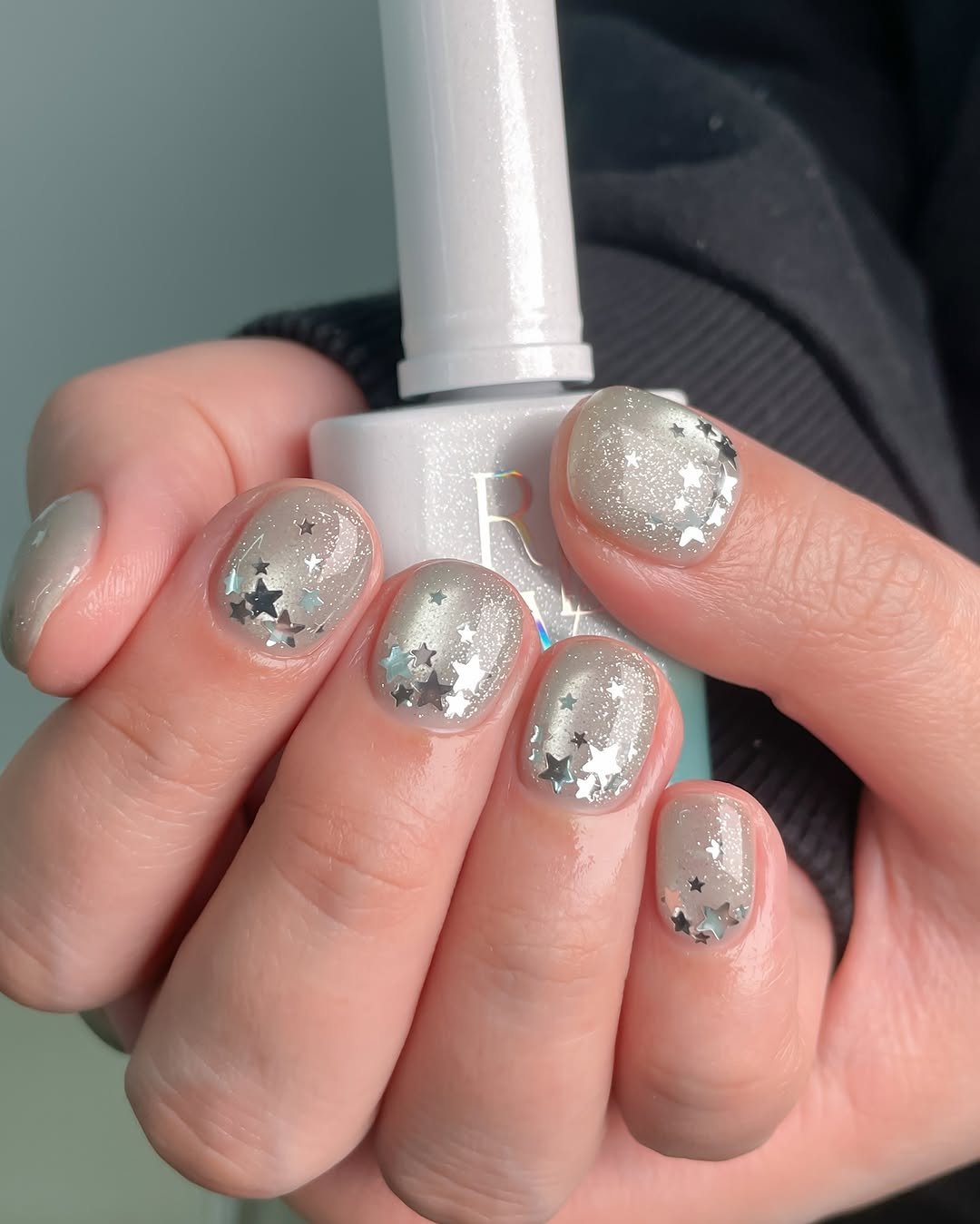 Photo by 진복네일 l 광명네일 • 광명사거리네일 in 광명사거리역 with @reveinnail_korea. May be an image of one or more people, fingernails and text.