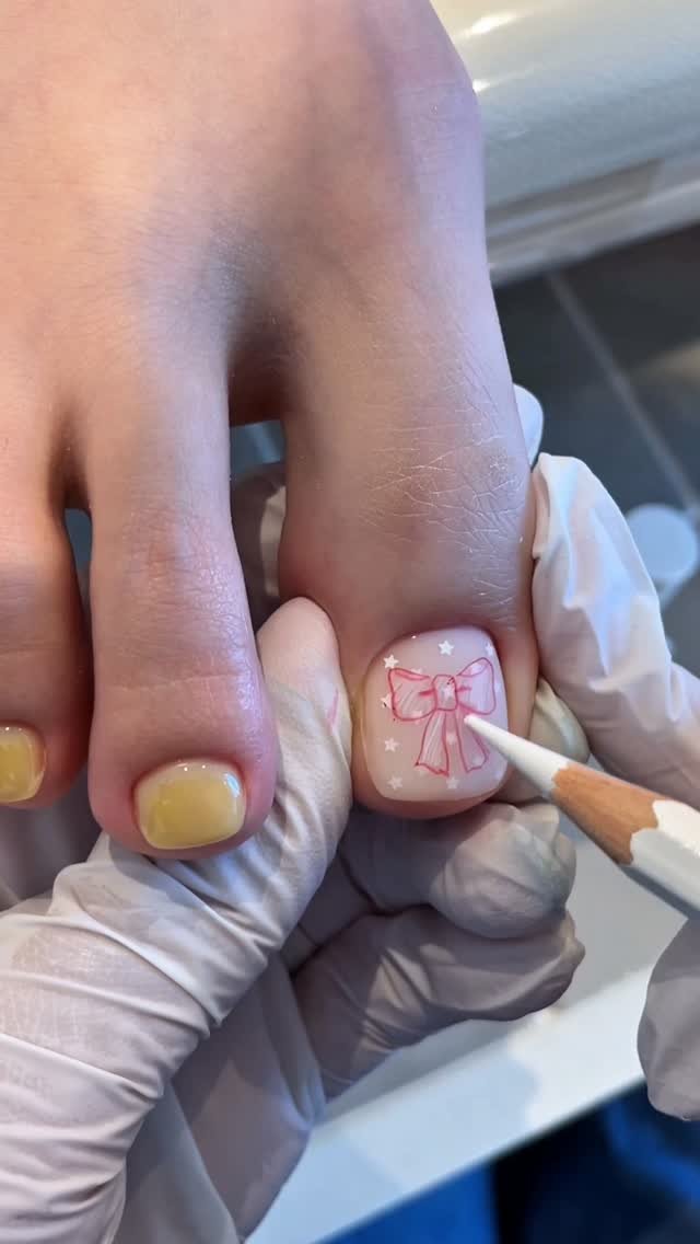 jinbok_nail 게시물 이미지: 화이트 색연필도 발색 잘되는 낙서젤✏️
색연필뿐만 아니라 볼펜도...