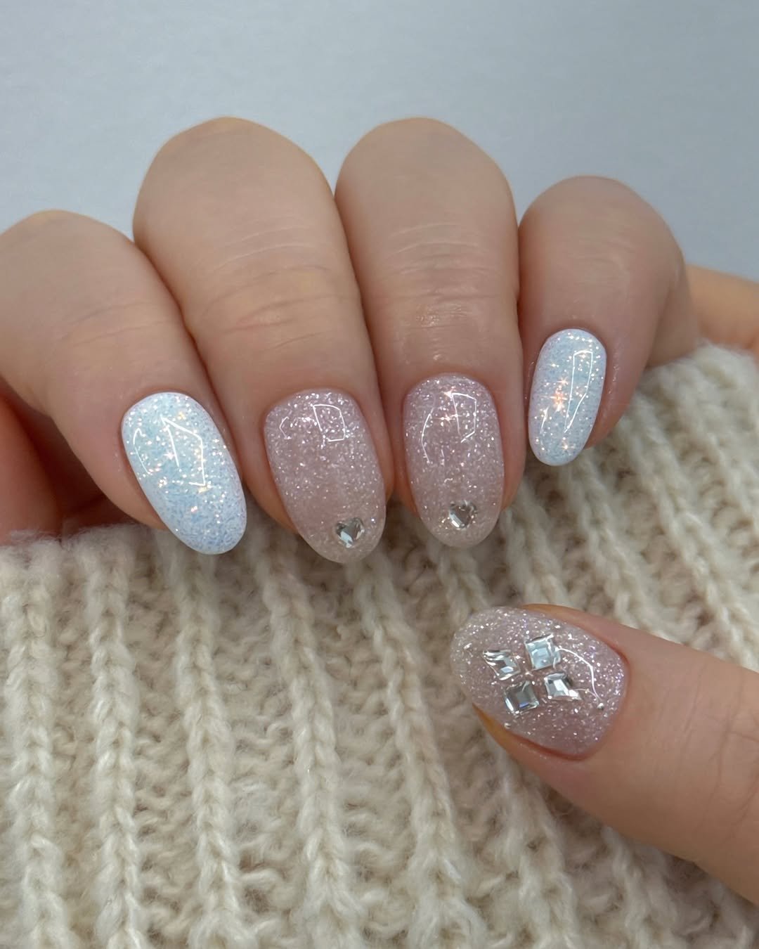 Photo by 진복네일 l 광명네일 • 광명사거리네일 in 광명사거리역 with @ggonail, and @aurora.queen_official.