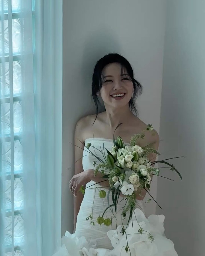 jinbok_nail 게시물 이미지: 피드에 처음으로 올리는 일상 🤍
웨딩촬영 끄읏 - 🕊️
이제 열심히 현생으로...