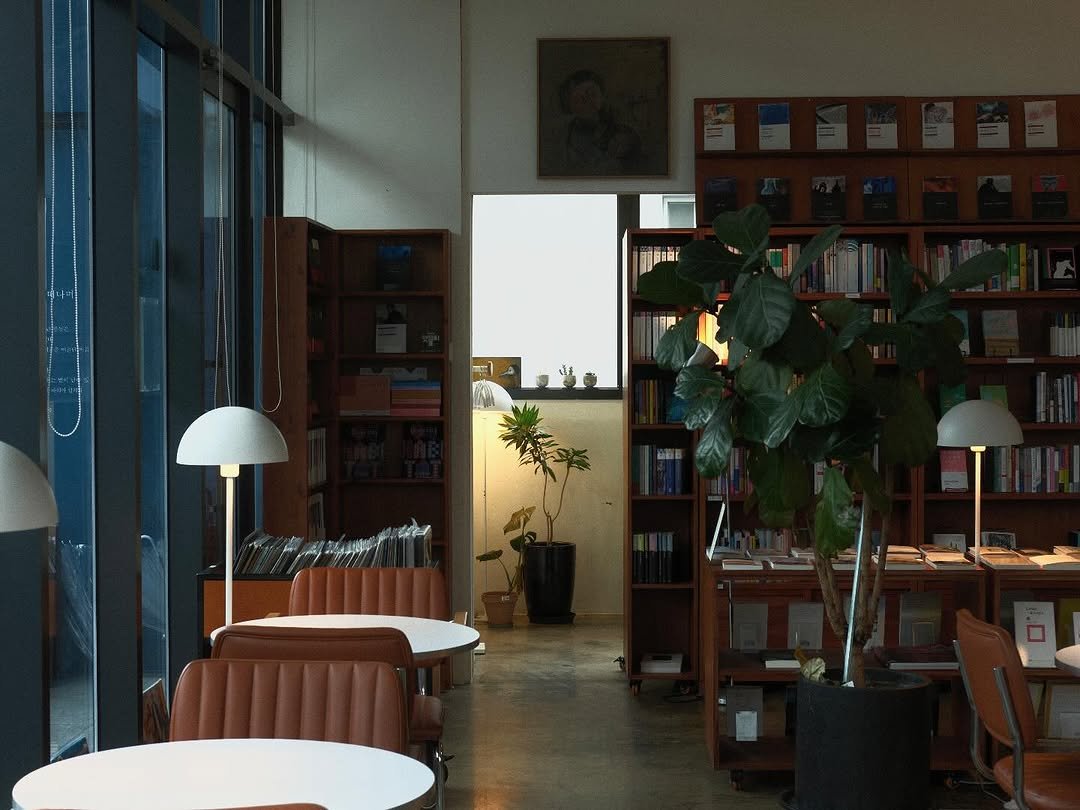 Photo by 진부책방스튜디오 in 진부책방스튜디오.