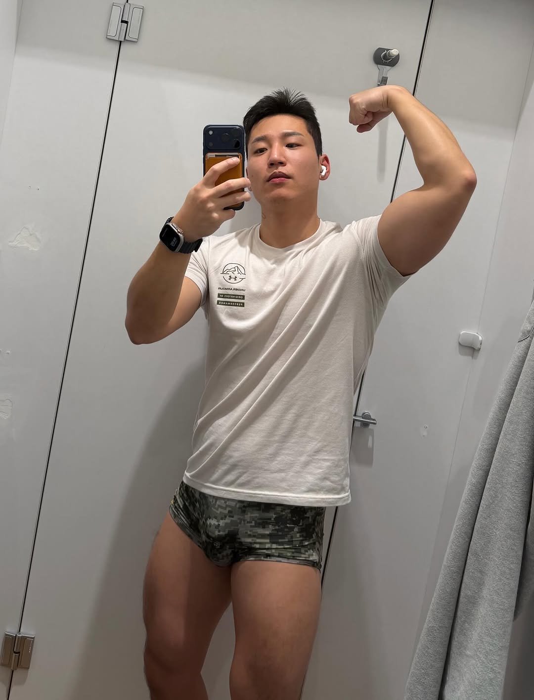 Photo by 진돗개 on November 02, 2025. May be an image of one or more people, biceps, people bodybuilding, shorts and text.