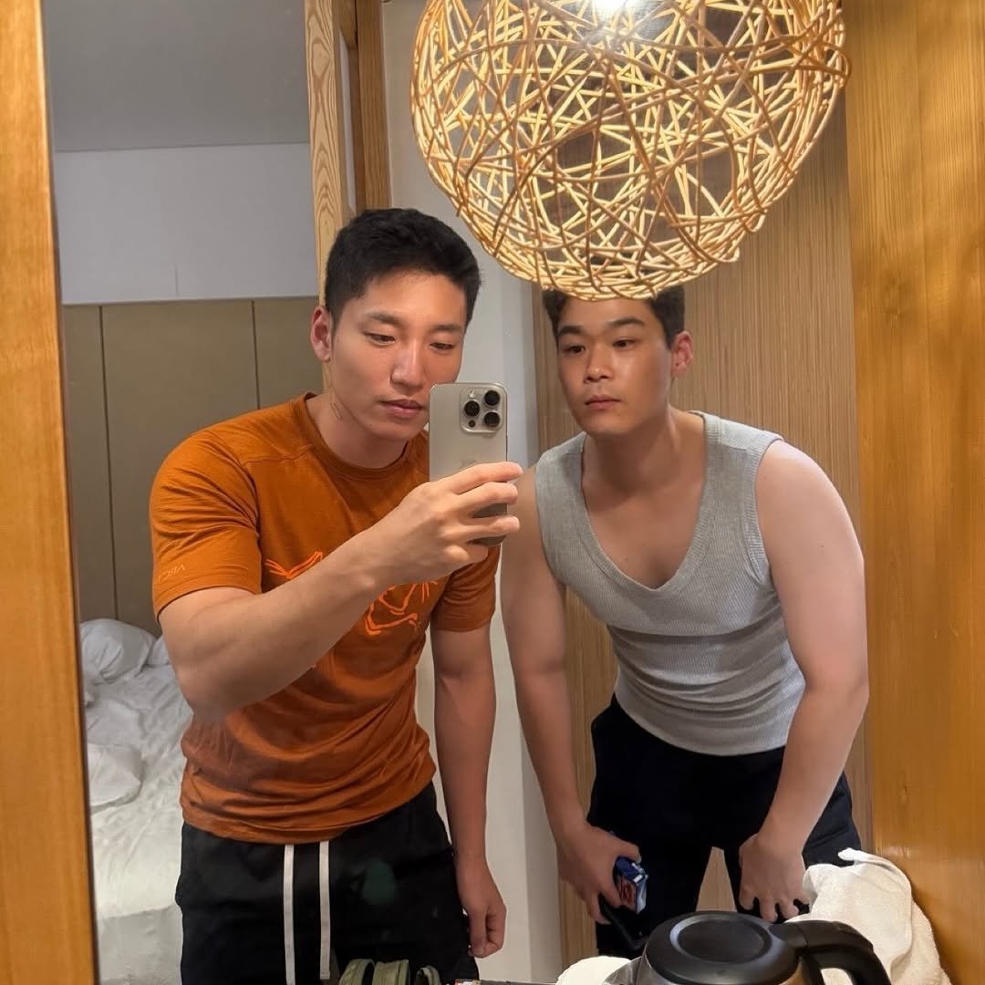 Photo by 진돗개 in Jeju Island with @joodang__e. May be a selfie of 2 people, hair, biceps, mirror and text.