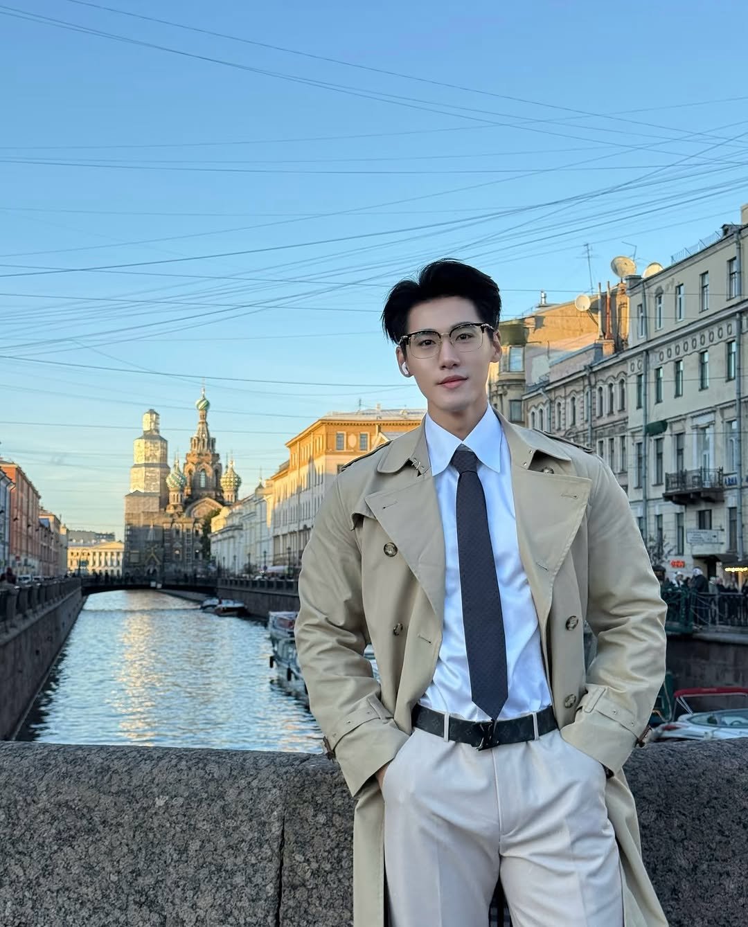 Photo by 张微笑 on September 30, 2025. May be an image of 1 person, duffle coat and overcoat.