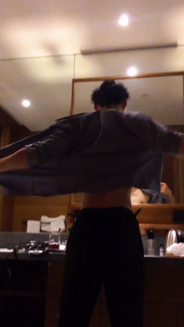 jingjiren_z 게시물 이미지: 爱着你像心跳 难触摸