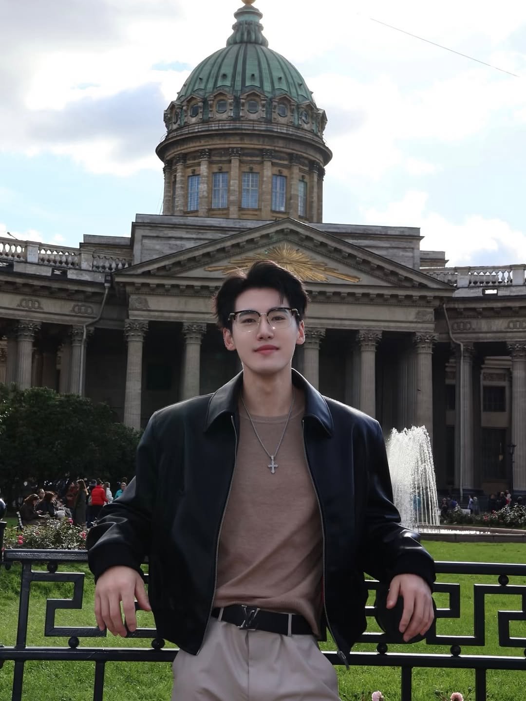 Photo by 张微笑 on October 09, 2025. May be an image of 2 people.