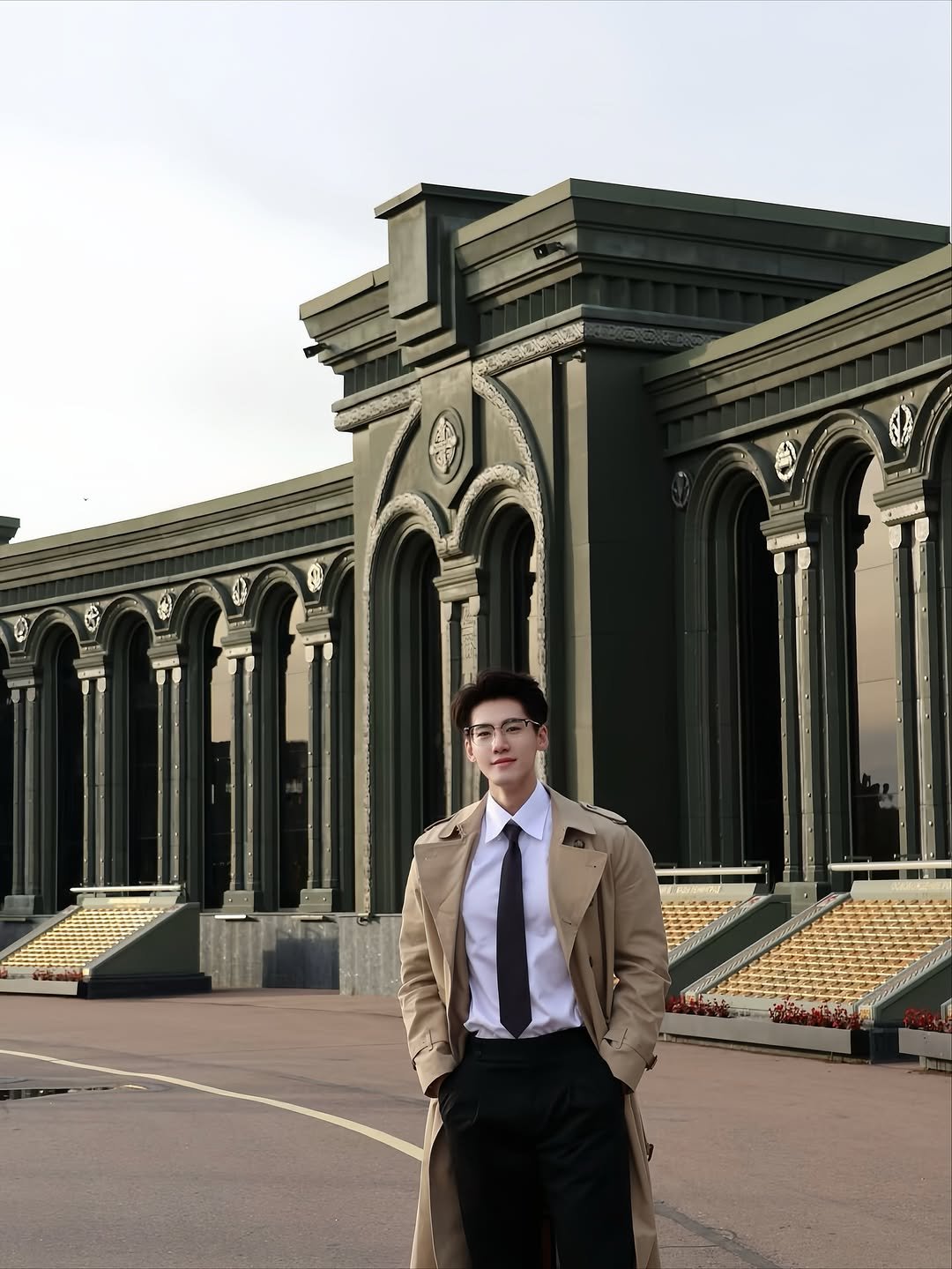 Photo by 张微笑 on September 21, 2025. May be an image of 1 person, overcoat, wingtip shoes and suit.