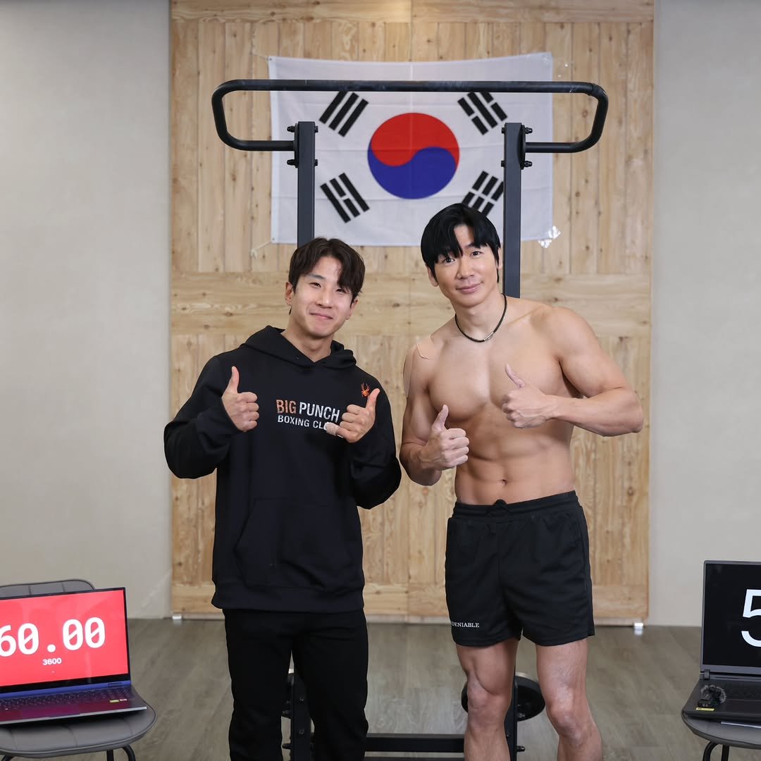 Photo by 평범한 지눅햄 on January 25, 2026. May be an image of one or more people, biceps, people bodybuilding, sportswear, punching bag and text.