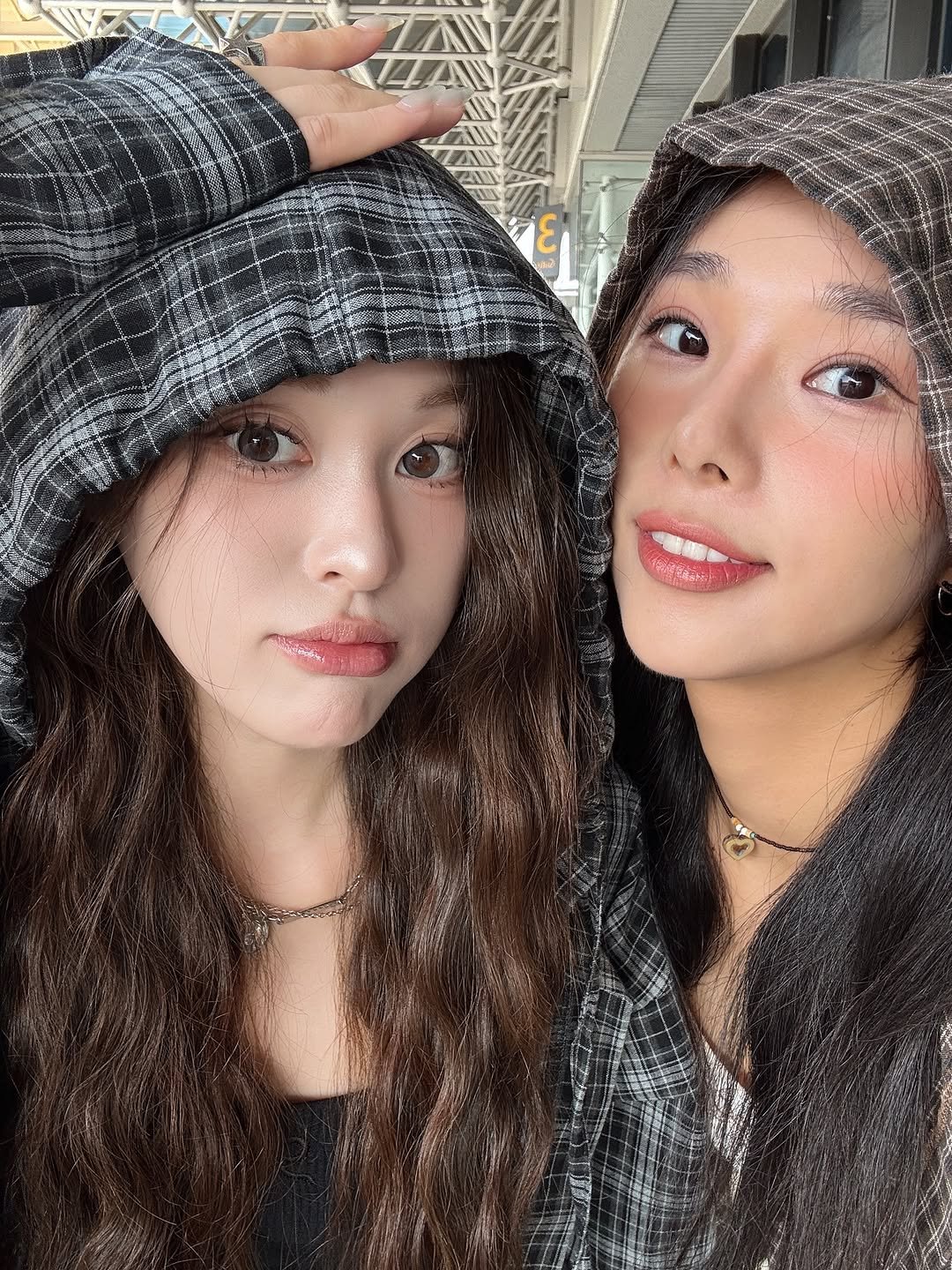 Photo by 진숭이🐒 on September 14, 2025. May be an image of 2 people, duffle coat and text.