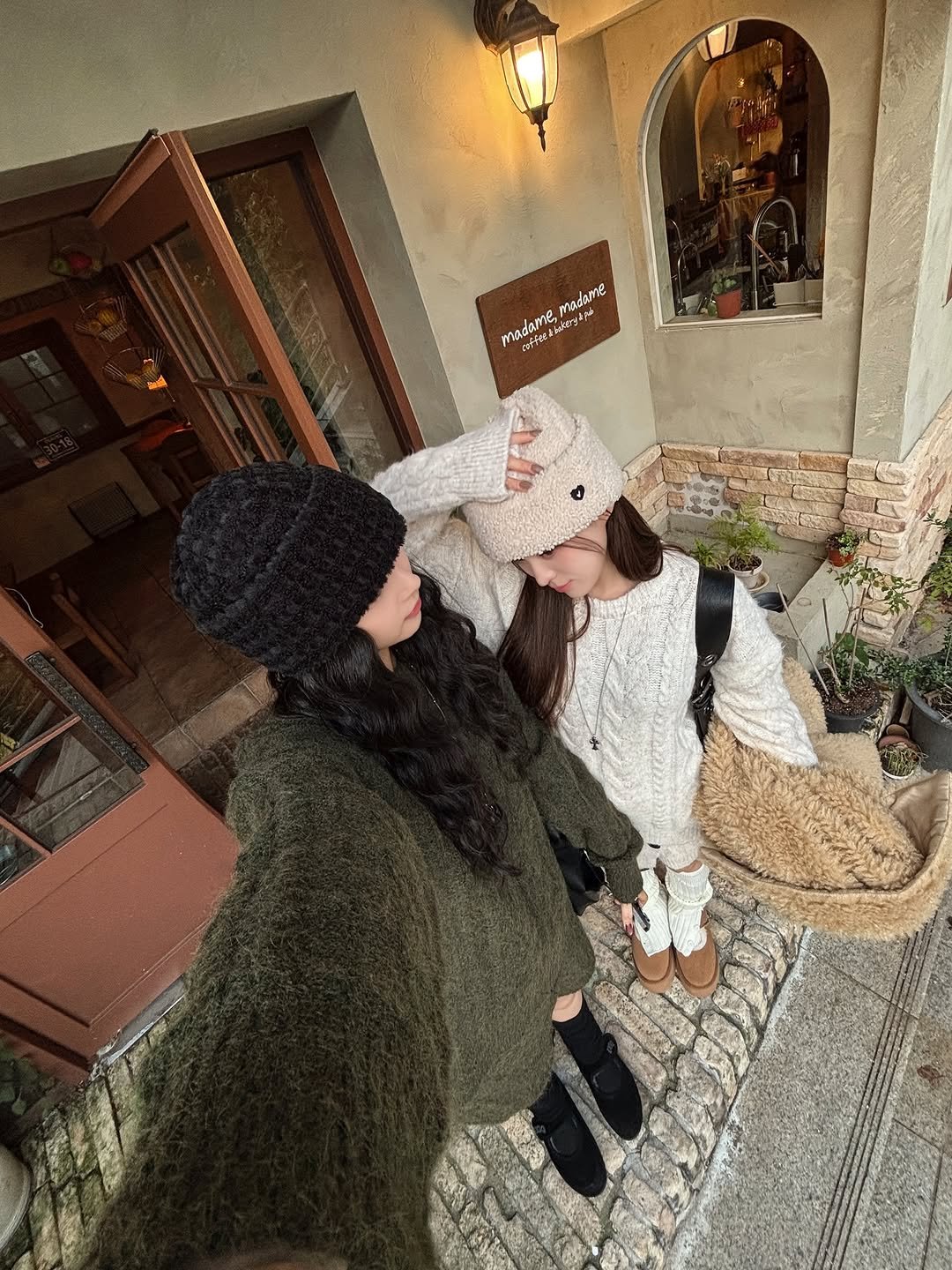 Photo by 진숭이🐒 on November 06, 2025. May be an image of one or more people and duffle coat.