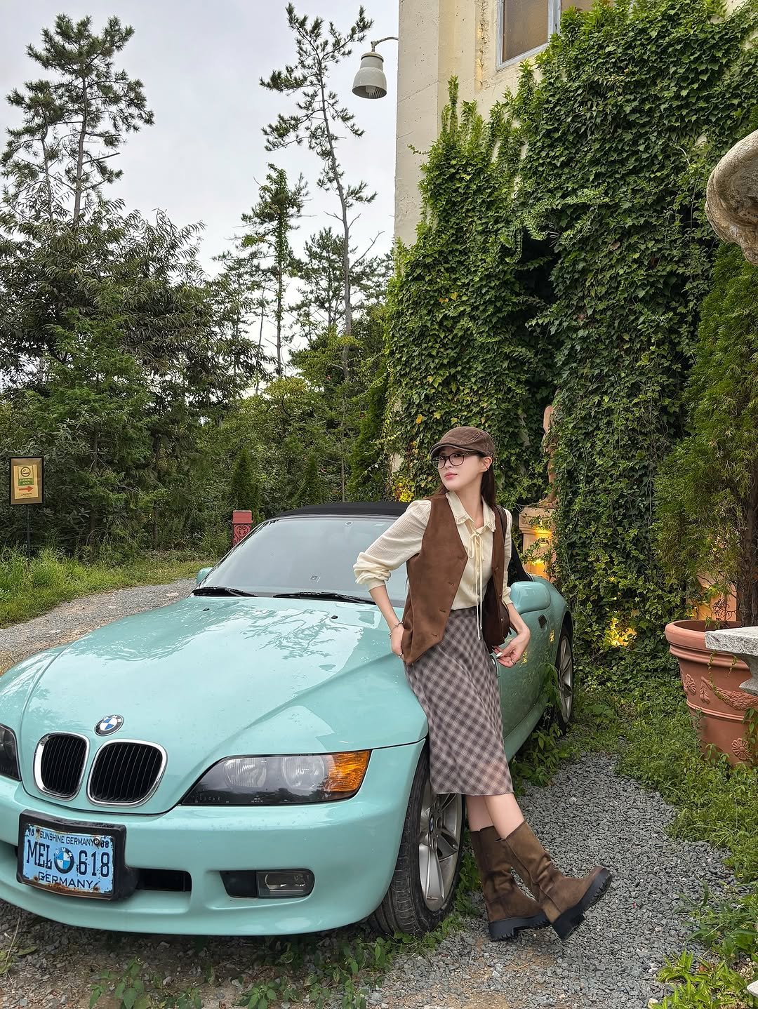 Photo by 진숭이🐒 on September 05, 2025. May be an image of 1 person and car.