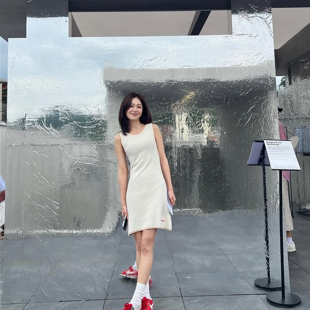 Photo shared by Baek jinhee💕 on September 06, 2025 tagging @nikeseoul, and @emis_official2017. May be an image of dress and outdoors.