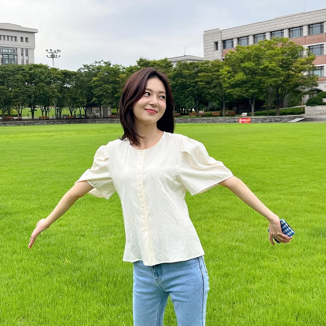 Photo shared by Baek jinhee💕 on September 08, 2025 tagging @__sandbeige__.