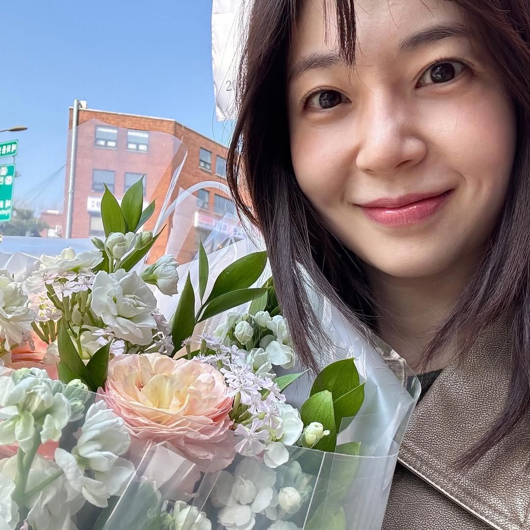 Photo by Baek jinhee💕 on March 27, 2026. May be an image of flower arrangement, white lily, baby's-breath, prairie gentian, carnation, rose and text.