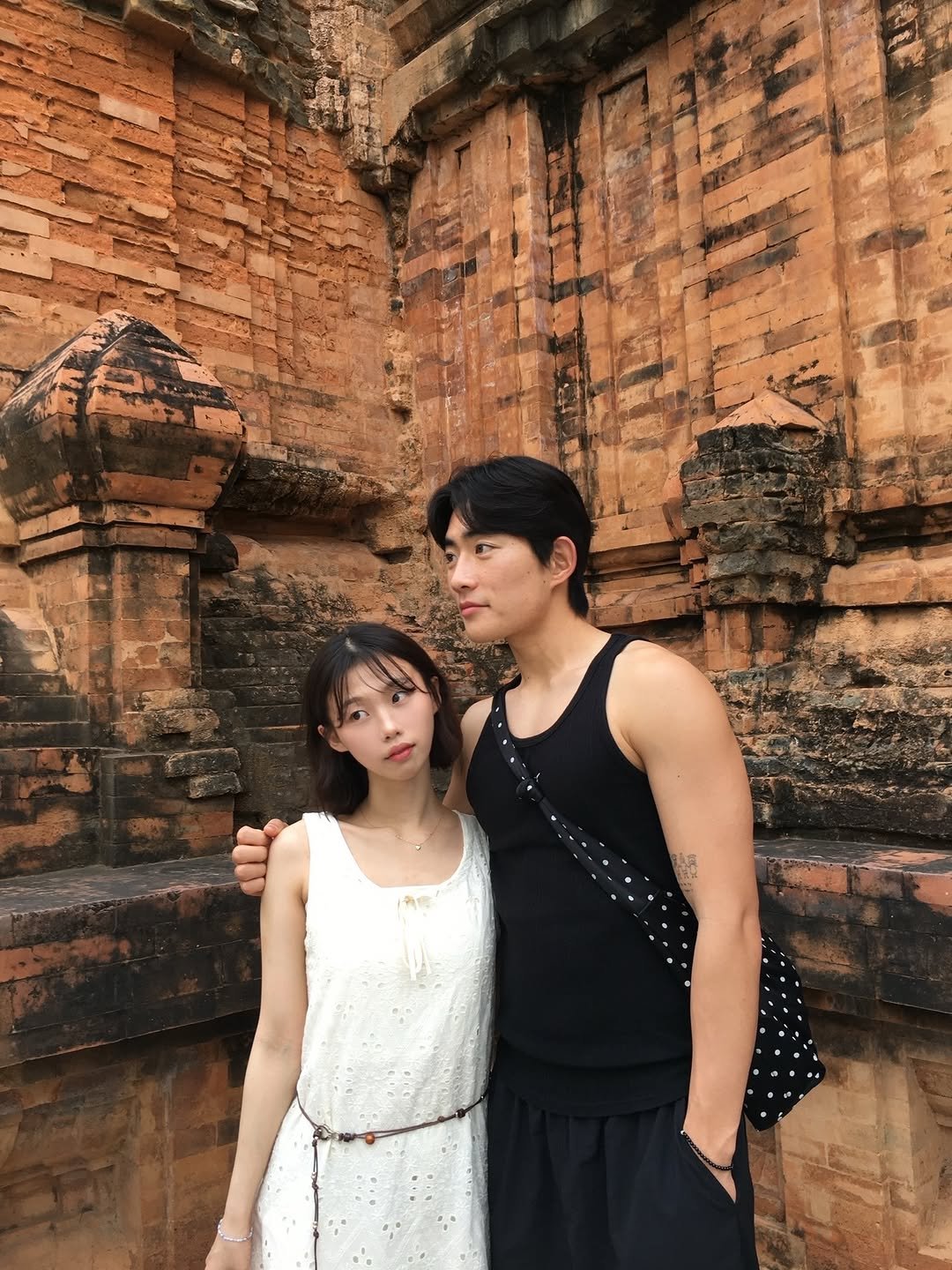 Photo by 진정커플 on January 18, 2026. May be an image of Shwedagon Pagoda and text.