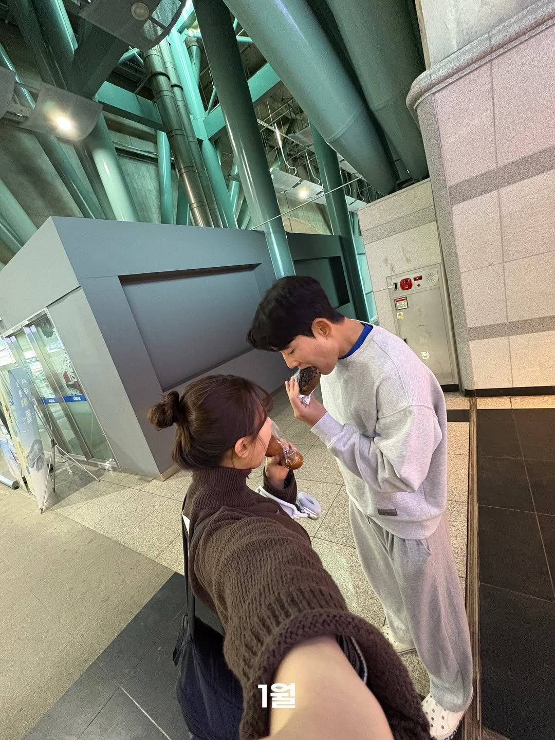 Photo by 진정커플 on December 31, 2025. May be a selfie of one or more people, people kissing, bath robe and text.