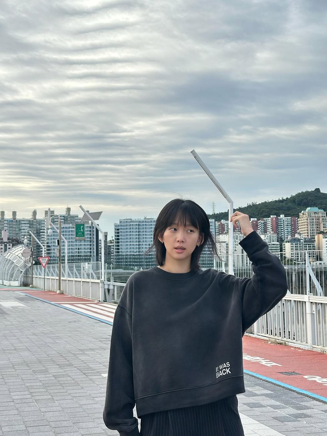 Photo by 진기주 on October 01, 2025. May be an image of duffle coat, parka, sweatshirt, outdoors and text that says 'LWAS BACK'.