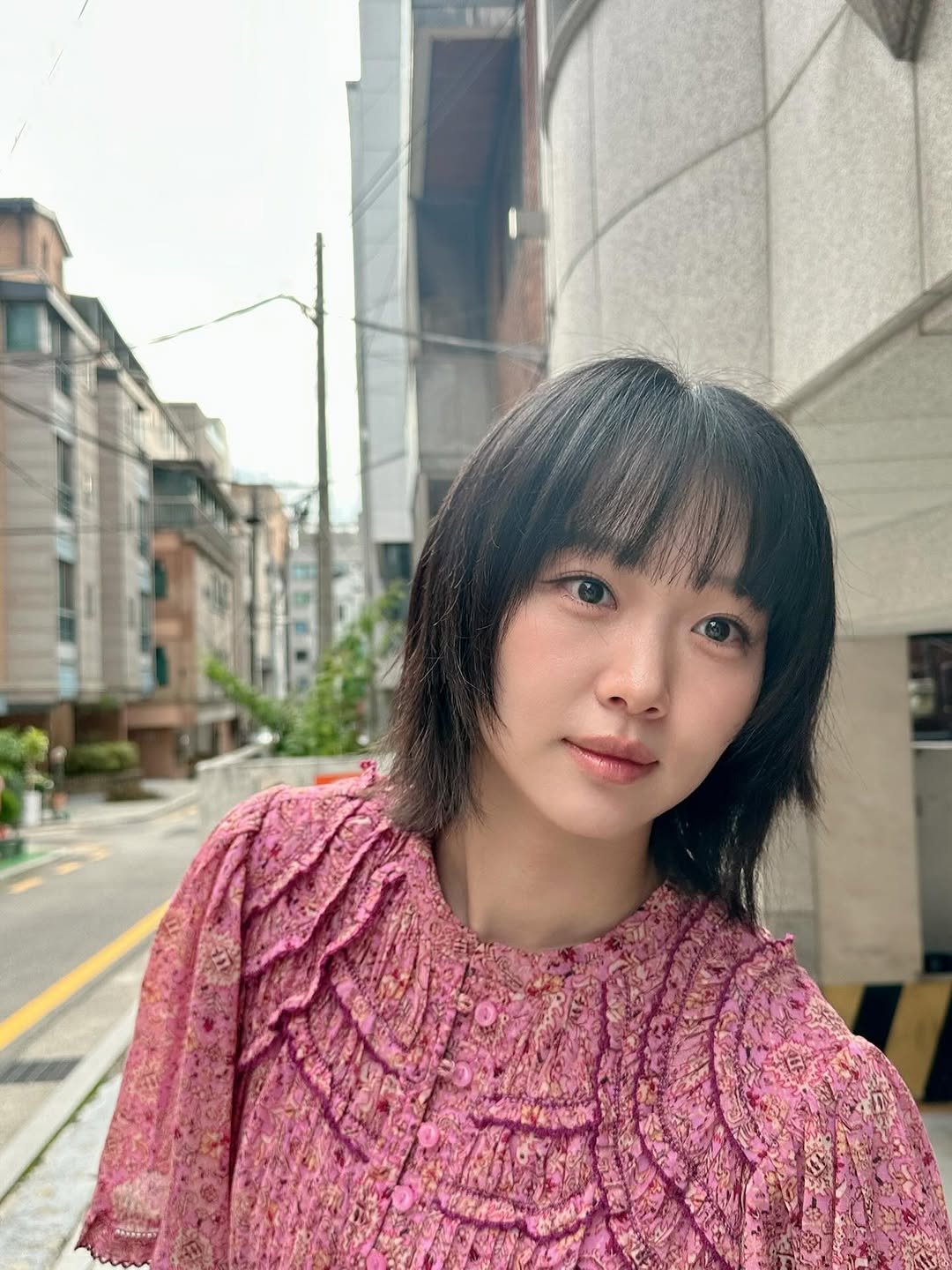 Photo by 진기주 on September 07, 2025. May be an image of one or more people, hair and outdoors.