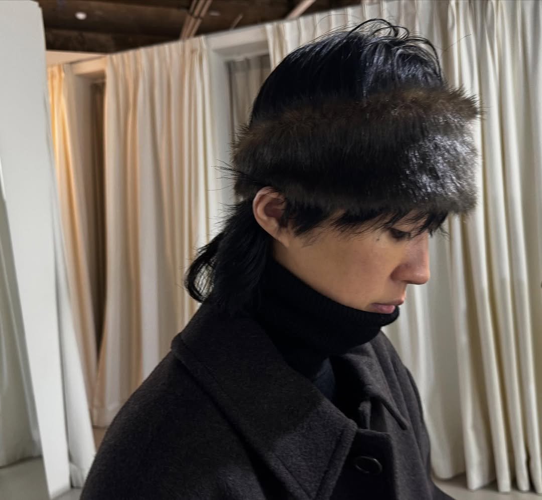 Photo by 홍진경 on November 21, 2025. May be an image of one or more people, hair, sable coat, beret, turtleneck and text.