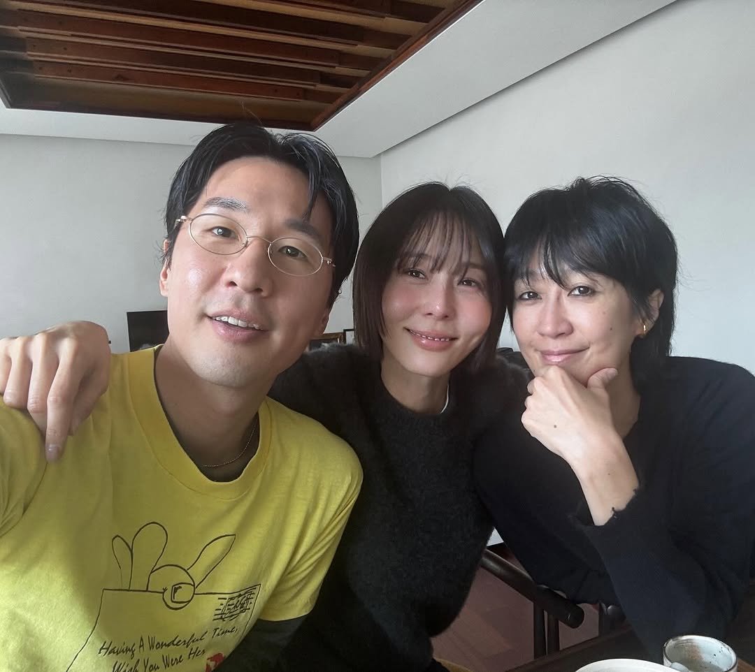 Photo by 홍진경 on November 18, 2025. May be a selfie of one or more people, bangs and text.