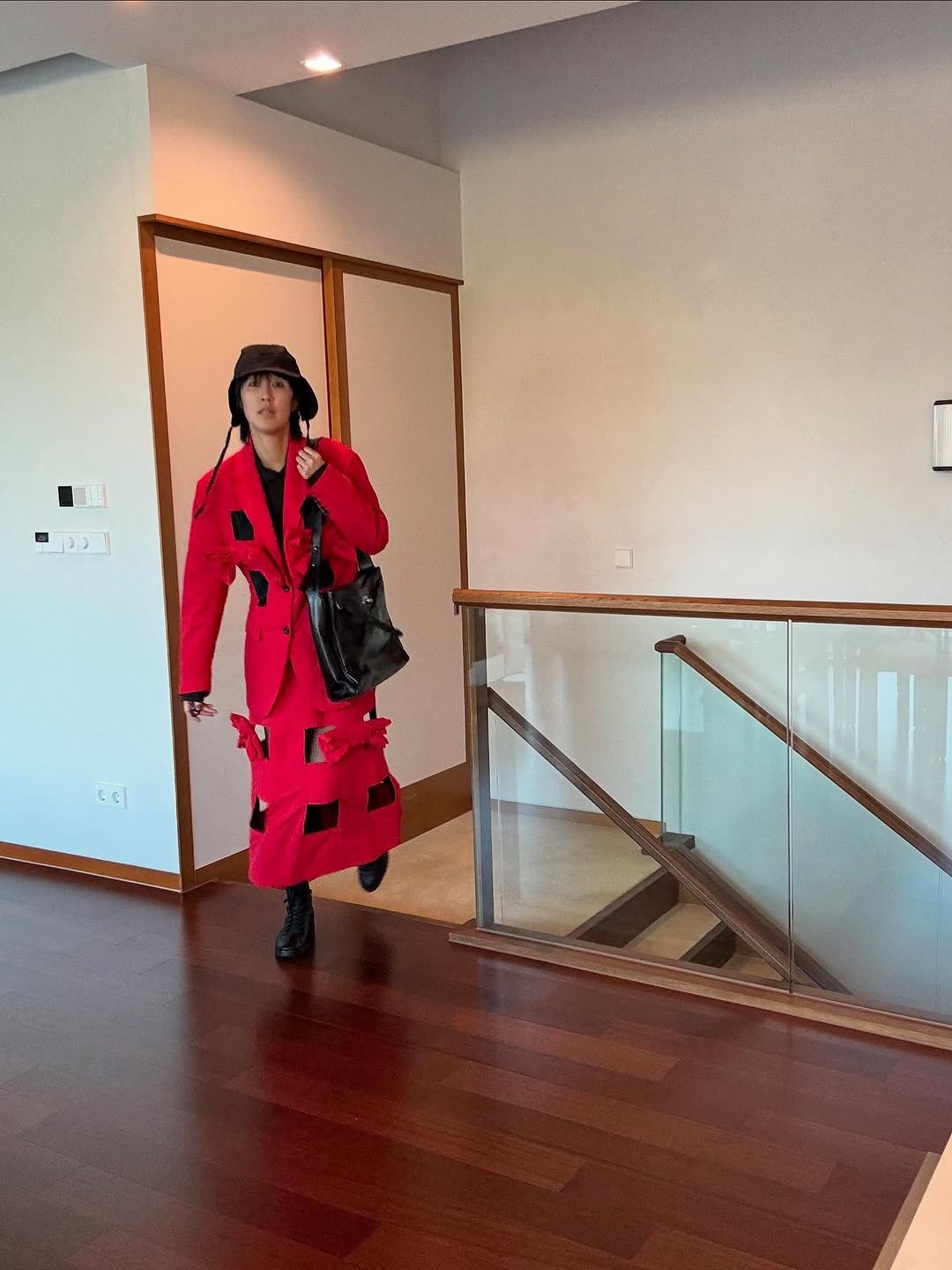 Photo by 홍진경 on September 02, 2025. May be an image of 1 person, duffle coat and overcoat.