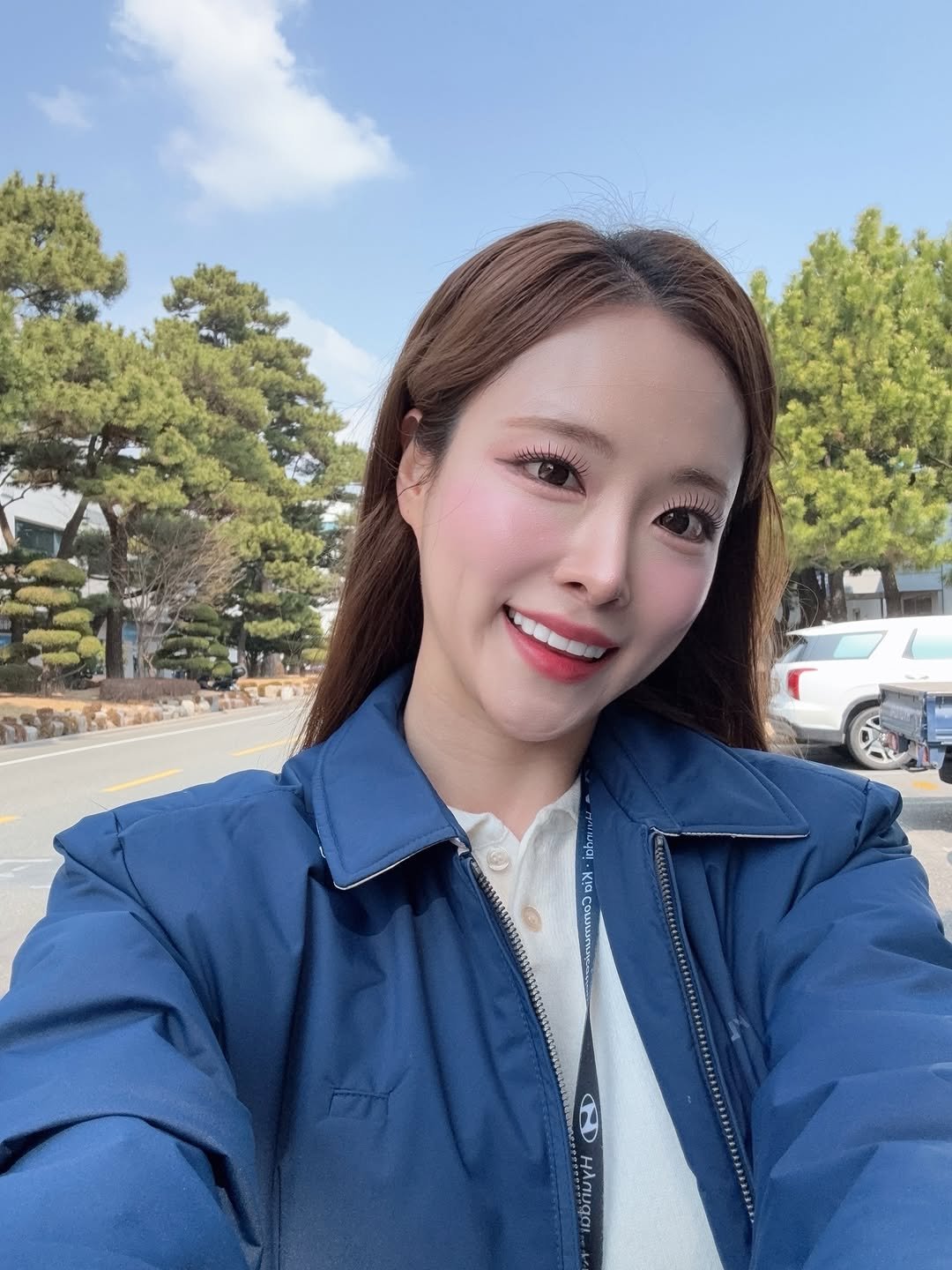 Photo by 이유진 on March 17, 2026. May be an image of one or more people, hair, parka and text.