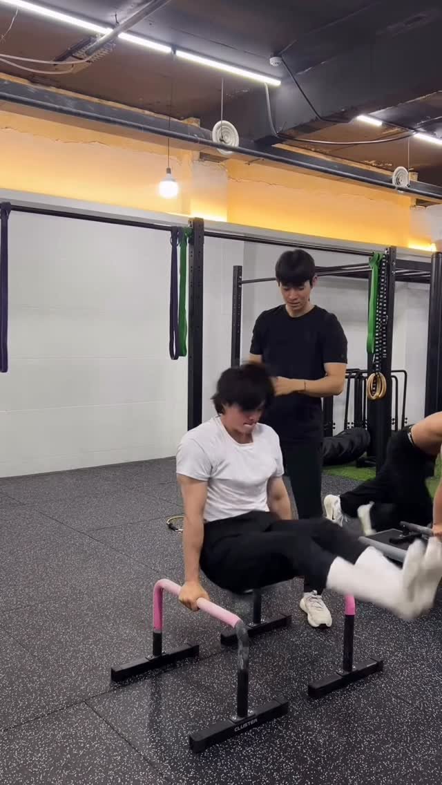 jiraishin99 게시물 이미지: _

오래 서있고 싶다.. 

#핸드스탠드

혼자 하고 싶다..

#엘싯투핸드스탠드...