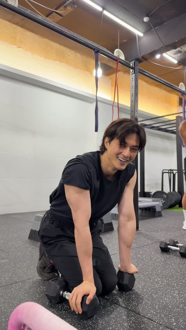 jiraishin99 게시물 이미지: _

열심히 알통운동 했는데,,,

졌다...