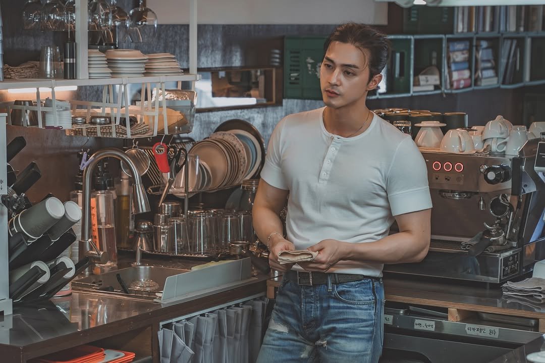 Photo by KIM JIHUN on November 06, 2025. May be an image of coffee maker, tea maker, kitchen appliance and text.