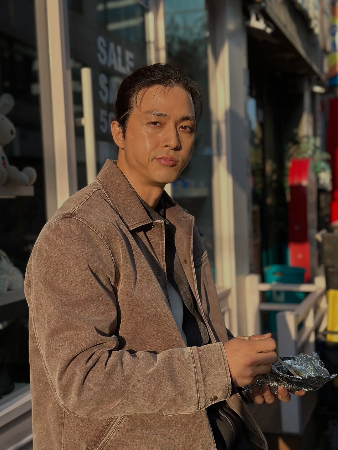 Photo by KIM JIHUN on November 13, 2025. May be an image of one or more people, parking meter, duffle coat, overcoat, turtleneck and text.