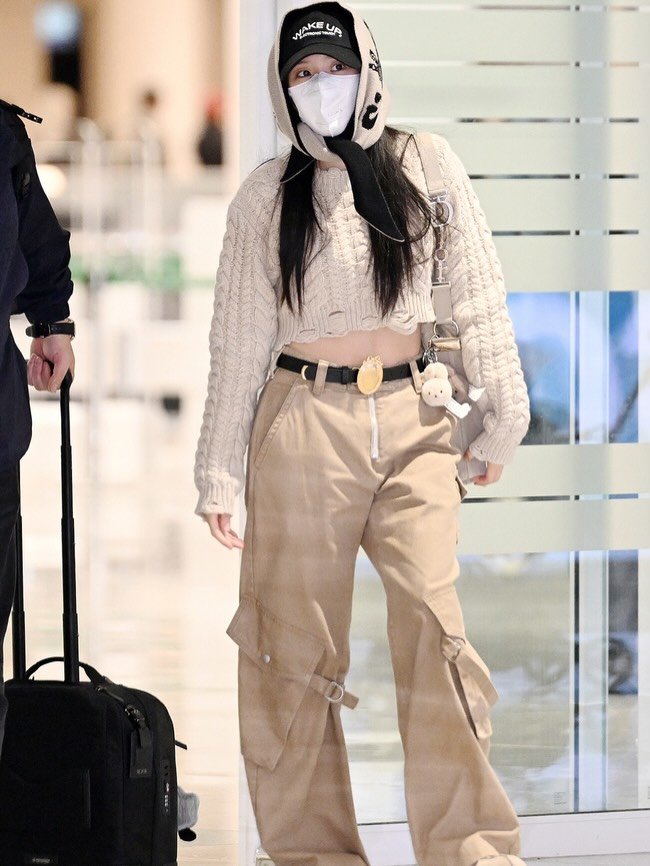 Photo shared by JISOO NEWS🪐 on March 04, 2026 tagging @sooyaaa__. May be an image of text.