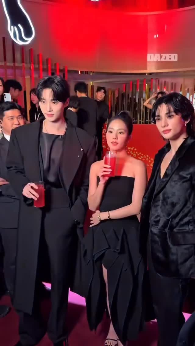 jisooonews 게시물 이미지: #JISOO with actor Byeon Wooseok and Hyunjin at...