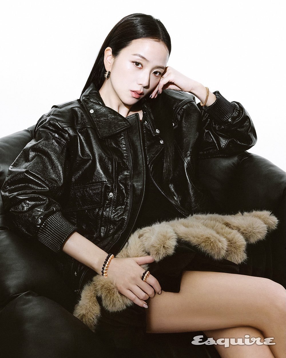 Photo shared by JISOO NEWS🪐 on March 02, 2026 tagging @cartier, @esquire.korea, and @sooyaaa__. May be an image of one or more people, hair, goosedown coat, fur coat and text.