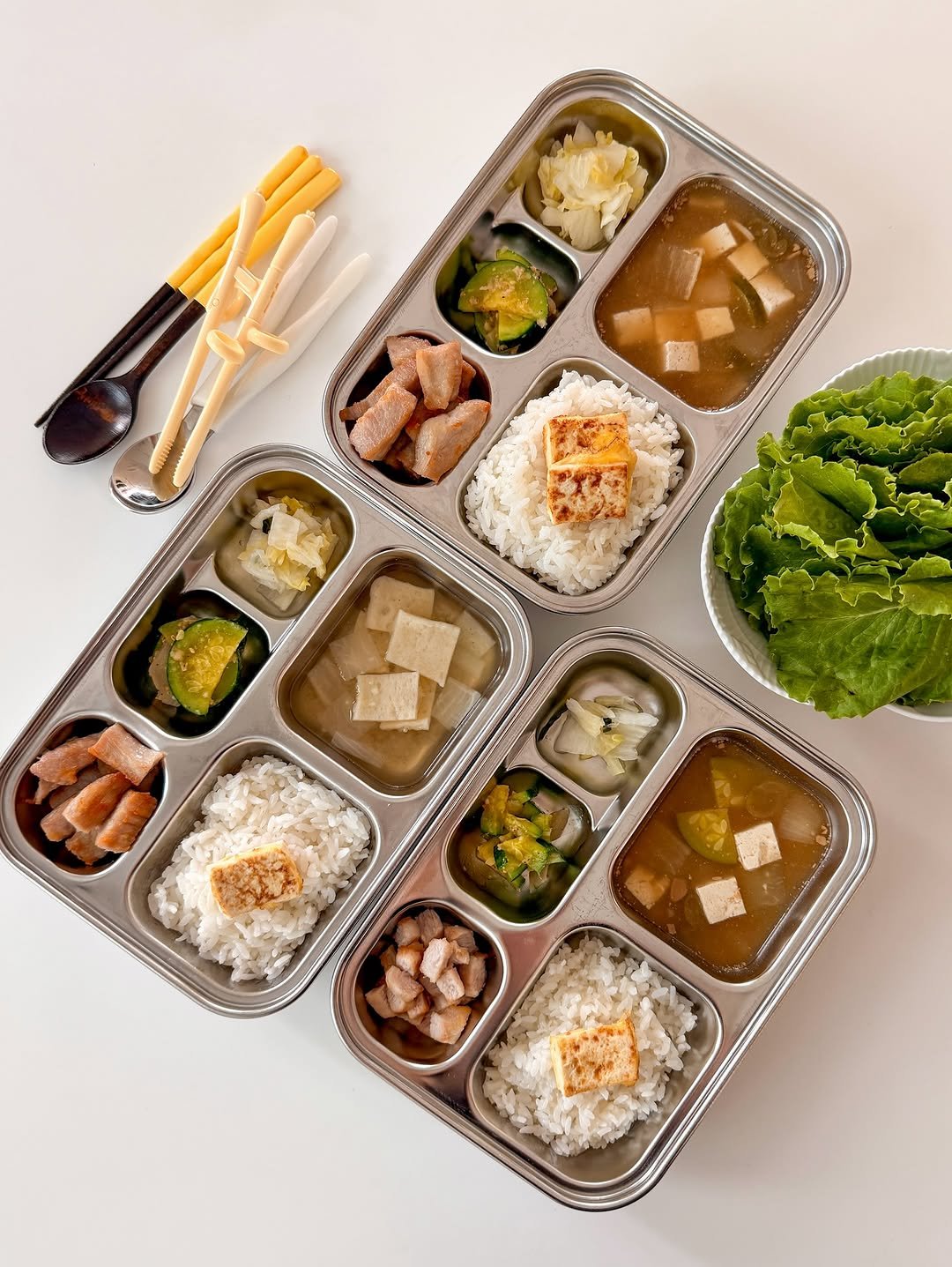 Photo by 이지수 유로단 on September 29, 2025. May be an image of tofu, chopsticks, rice, Perilla and text.