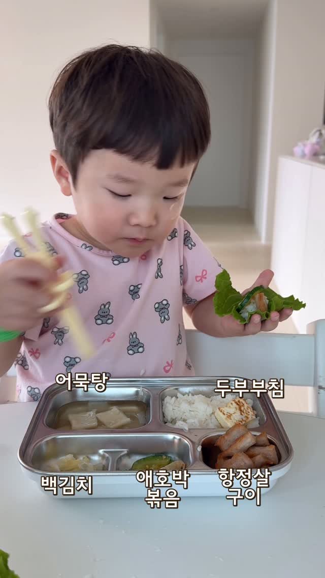 jisu_table 게시물 이미지: 밥 다 먹고 양치하는데
입천장부터 혀까지 수포가 번진 거 보고 깜놀..
아니 그...