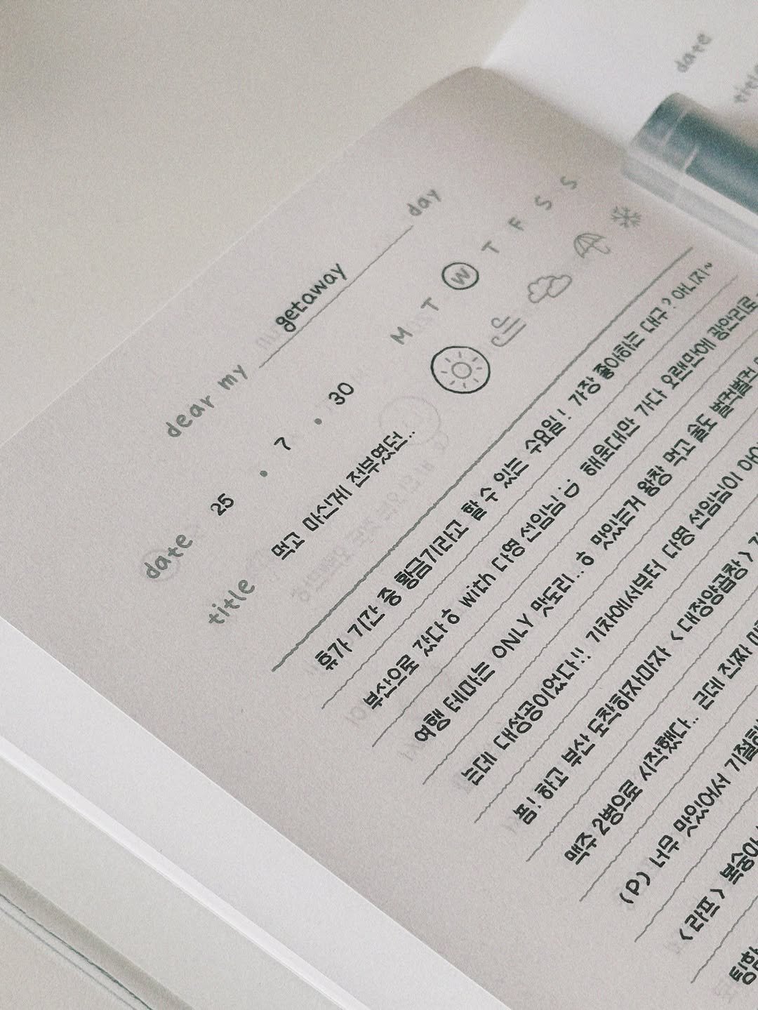 Photo by 🇰🇷JITTON 지똔 on August 03, 2025. May be an image of ‎studying, diary, book and ‎text that says '‎dare たや day S F getaway my dear ? 光 W T OL~ m ل 대구?아니지~ 대구 광인리로 좋아하는 오래만에 별컥벌권 30 가다 전부였던, 수요일 가장 가장좋아하는 맛있는거융창먹고숲도헬러술러 金 있는 해운대만 먹고 왕창 선임님이 Oю 25 마십게 선임님 ي date date 먹고 창금기라고 with 맛있는거 다영 다영 to セi十e 중 황금기라고 활 기간 맛도리 기차에서부터 대정양곱장> 휴가 부산으로 갔다ㅎ ONLY 테마는 대성공이었다!! 도착하자마자 근데 진짜 여행 는데 똥!하고 맥주 2병으로 너무 부산 시작했다. 기절한 2병으로 마있어서 (P) 복숭아 <라프 気はん‎'‎‎.