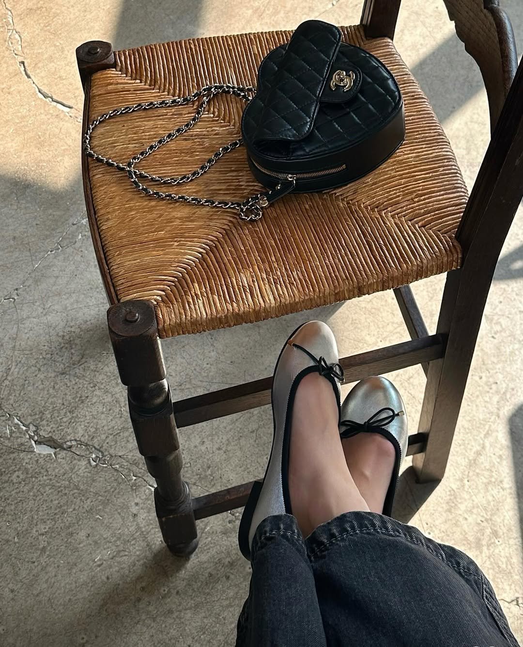 Photo shared by 지 원 on October 24, 2025 tagging @modiattico_official. May be an image of slingback shoes and text.