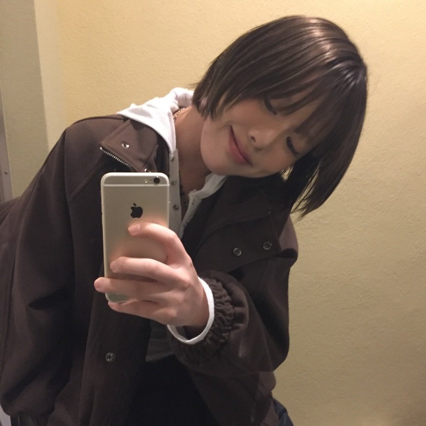 Photo by 지우렐라 on December 31, 2025. May be a selfie of one or more people, bangs, duffle coat, parka and text.