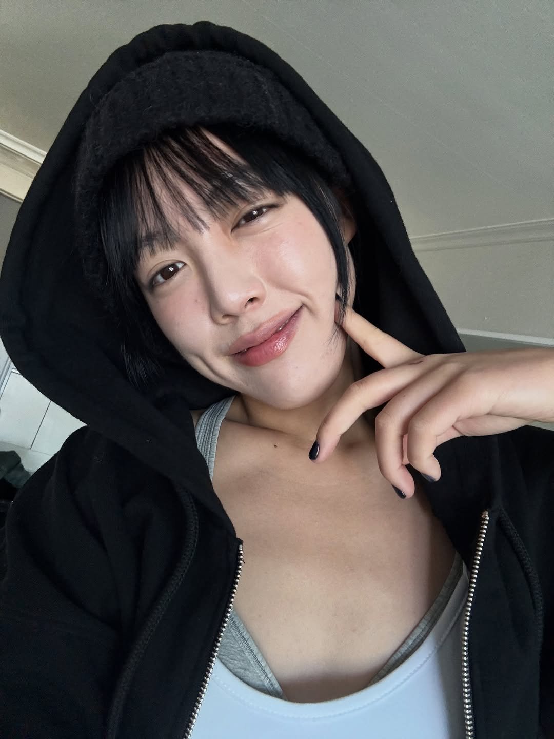 Photo by 지우렐라 on November 15, 2025. May be a selfie of one or more people, bangs, parka and text.